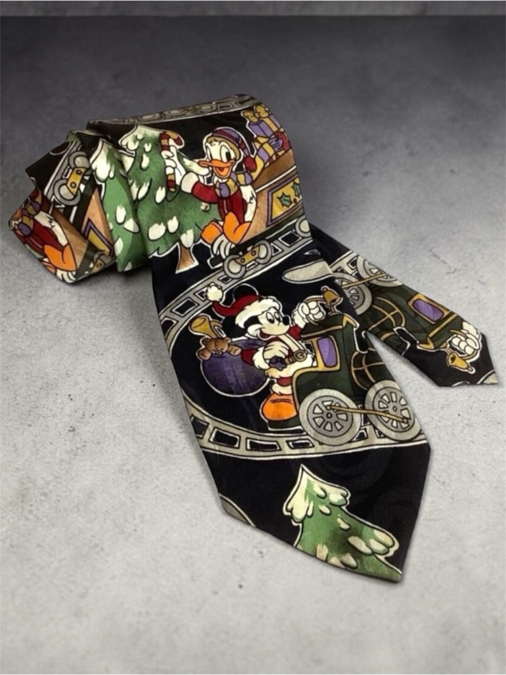 Mickey Unlimited Disney Mickey Mouse Christmas 100% Silk Men’s Necktie